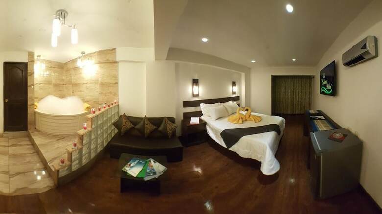 La Caba�a Hotel