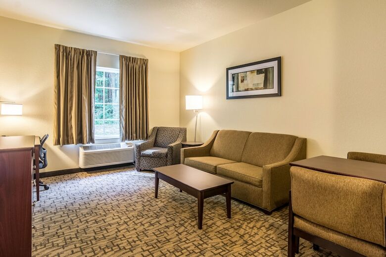Cobblestone Hotel & Suites - Greenville