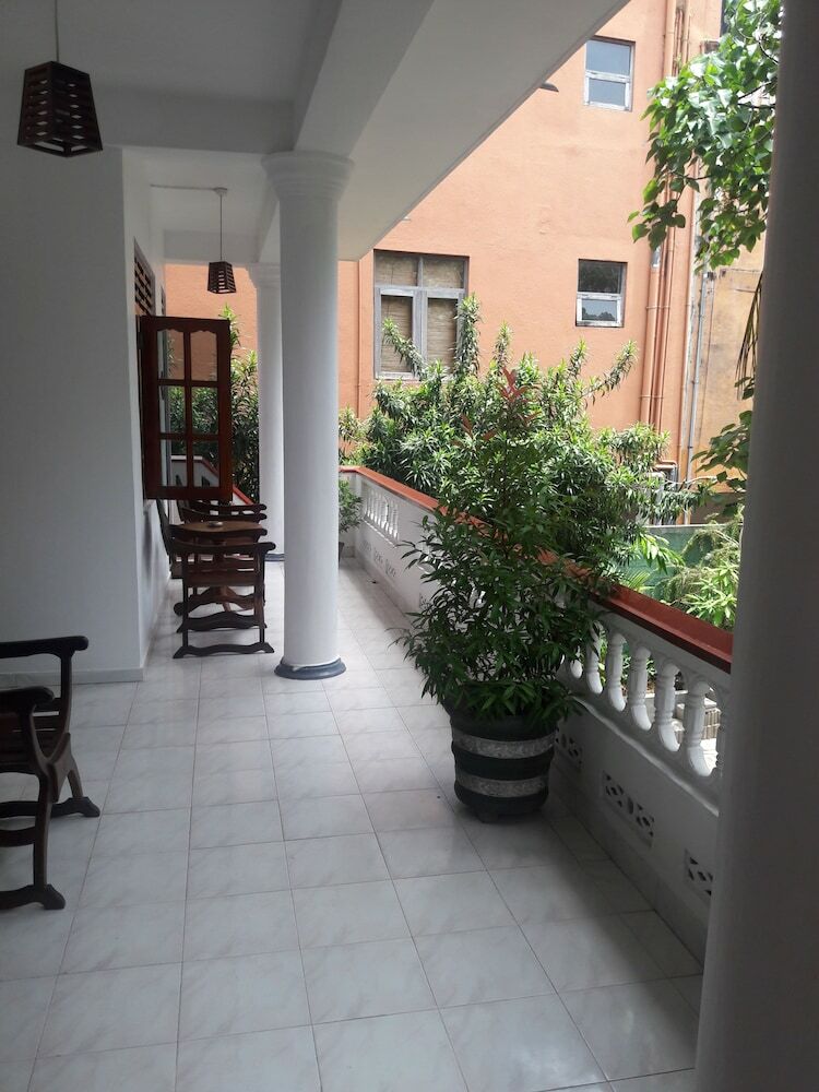 Hotel Happy Night & Restaurant