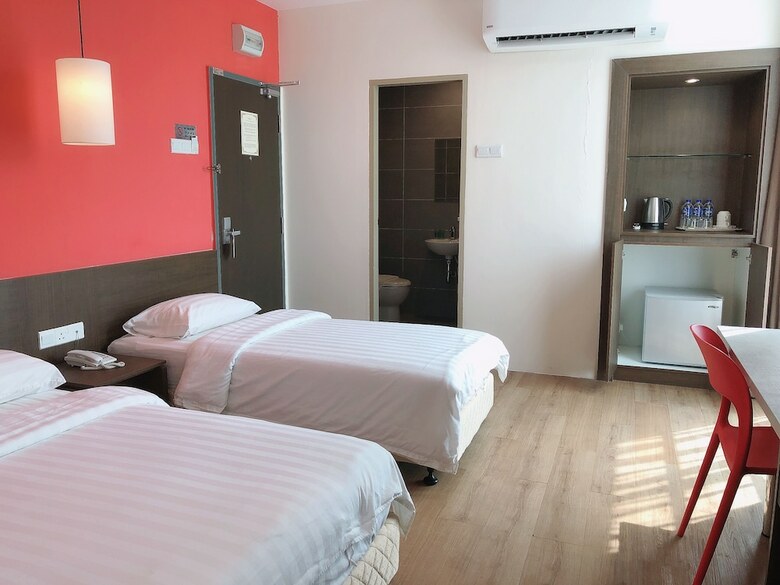 Hotel Golden Peak Inn