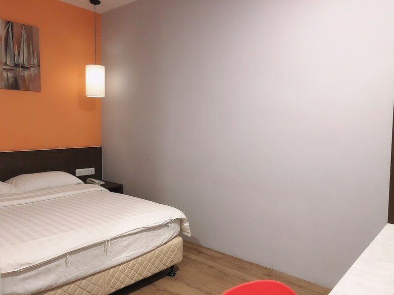 Hotel Golden Peak Inn