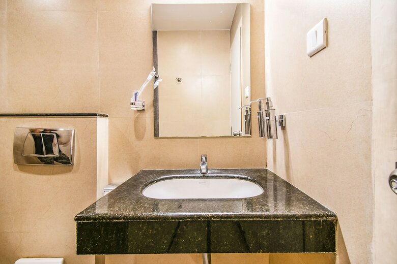 Fabhotel Royal Castle Gandhipuram