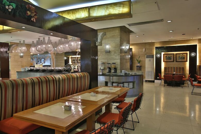 Crown Regency Hotel And Towers Cebu