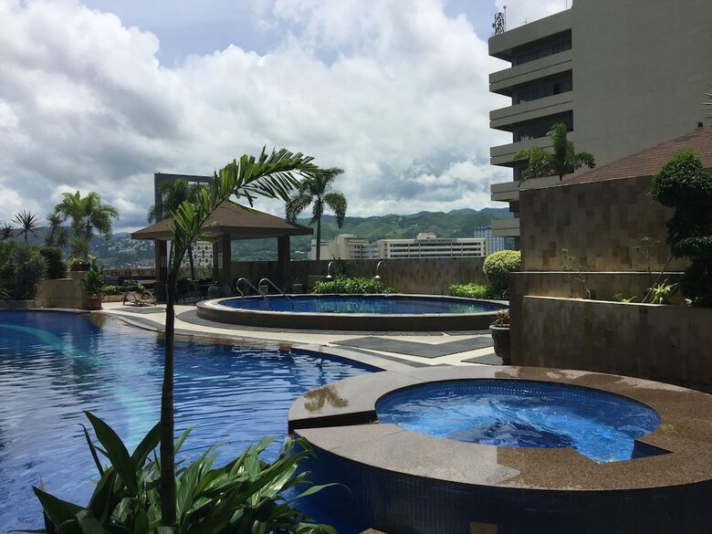 Crown Regency Hotel And Towers Cebu