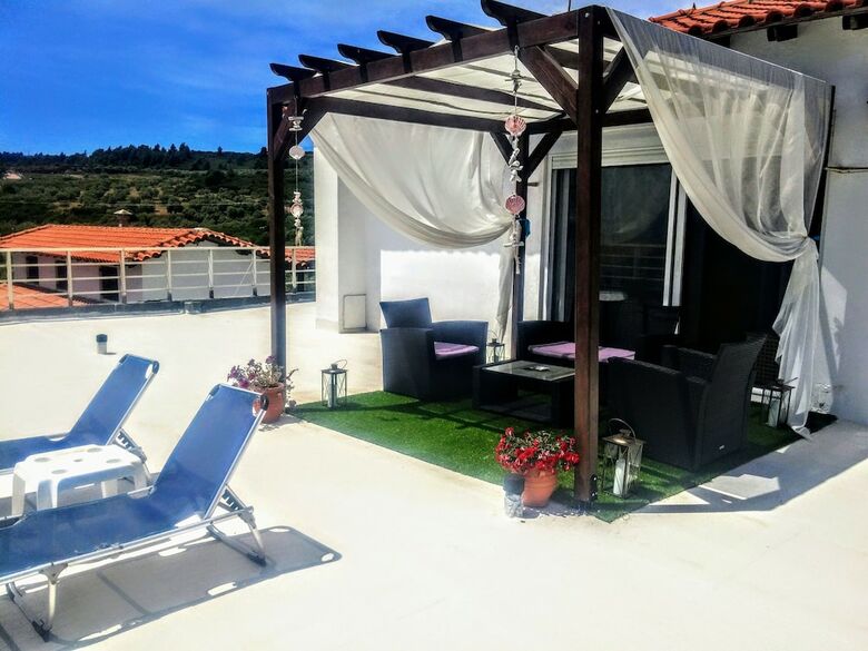 Salonikiou Beach Deluxe Apartments