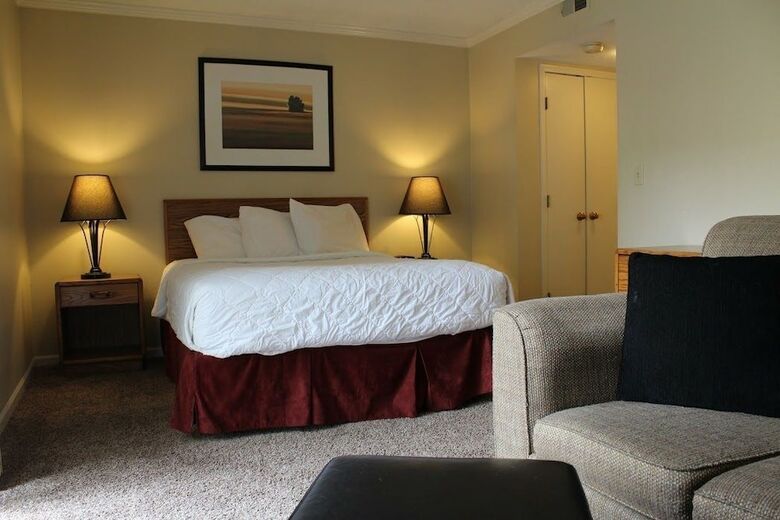 Sterling Hotel And Suites