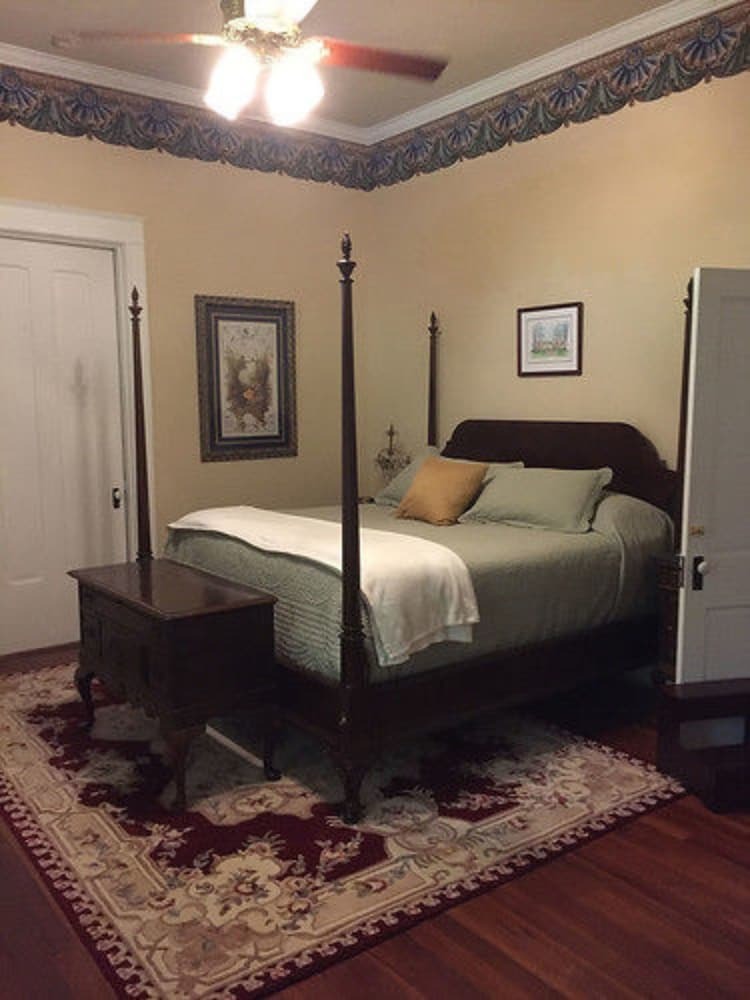 Bed & Breakfast Collina Plantation Inn