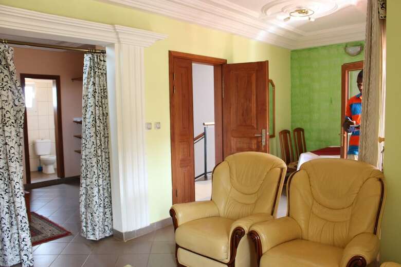 Hotel Guins Palace
