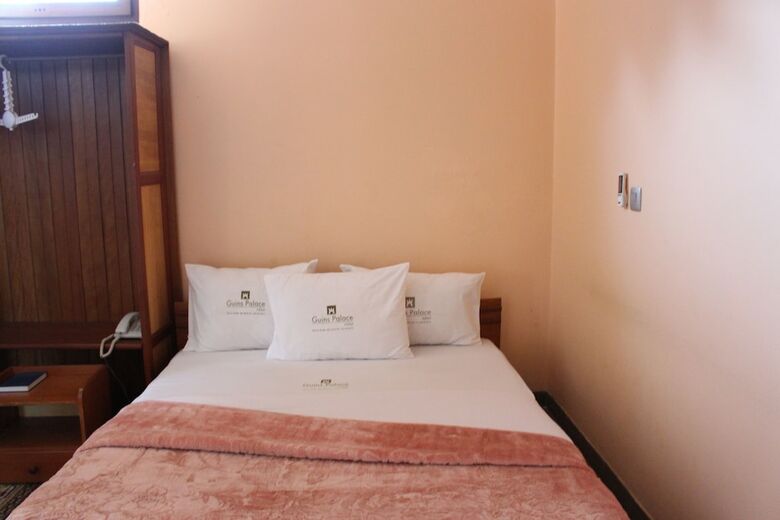 Hotel Guins Palace