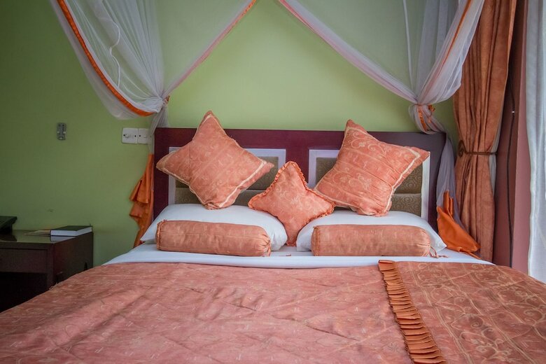 Hotel Crystal Suites And Apartments