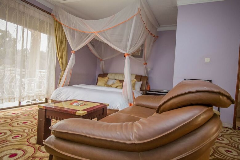 Hotel Crystal Suites And Apartments