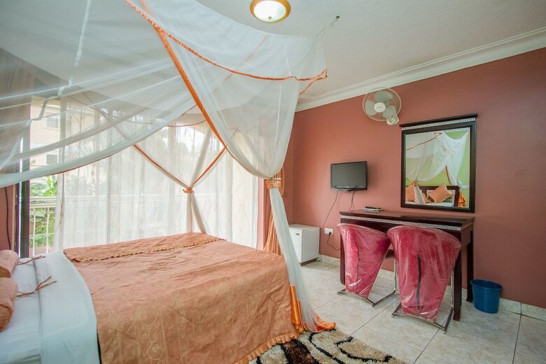 Hotel Crystal Suites And Apartments