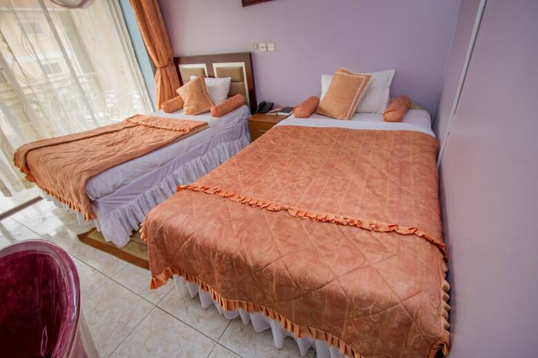 Hotel Crystal Suites And Apartments