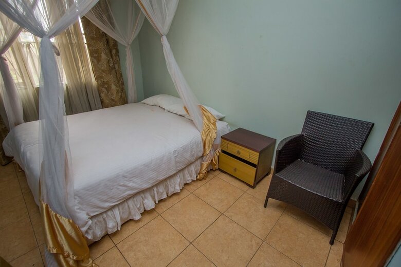Hotel Crystal Suites And Apartments