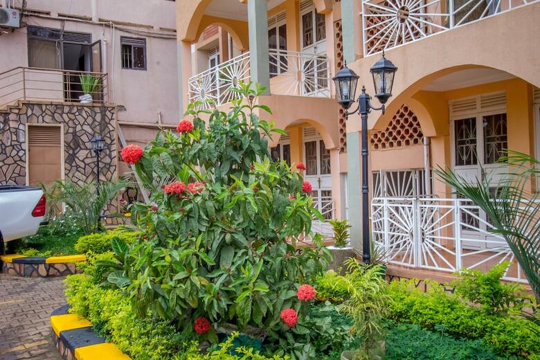 Hotel Crystal Suites And Apartments