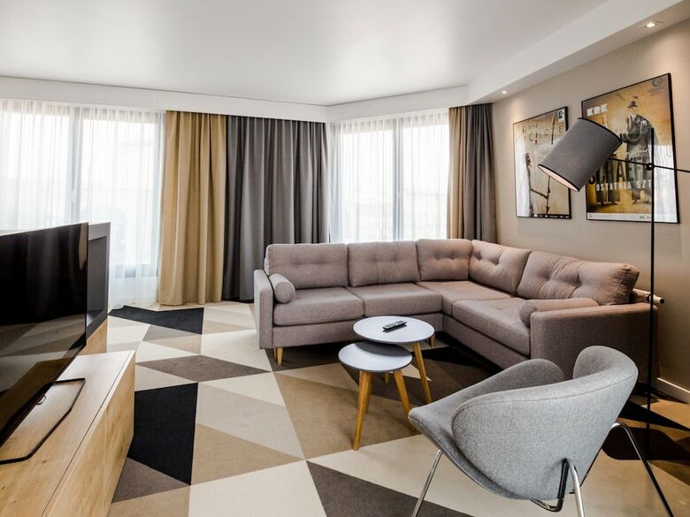 Hotel Lwowska 1