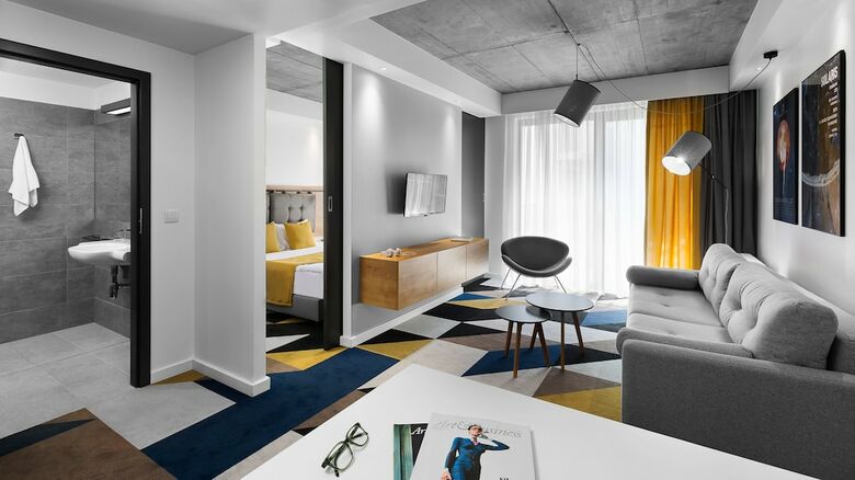 Hotel Lwowska 1