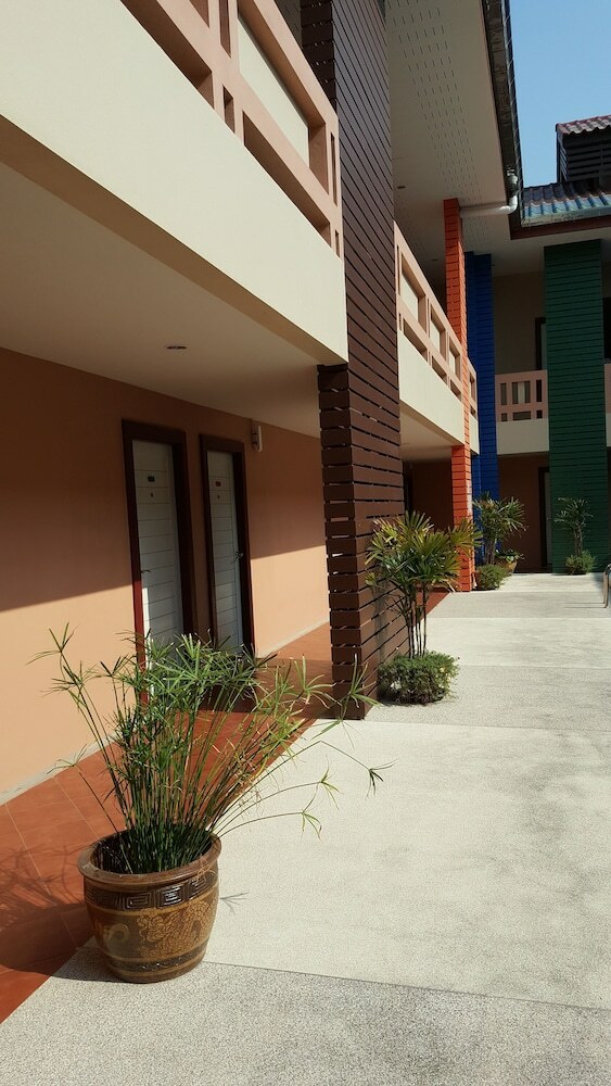 Hotel Juntima Place At Amphawa