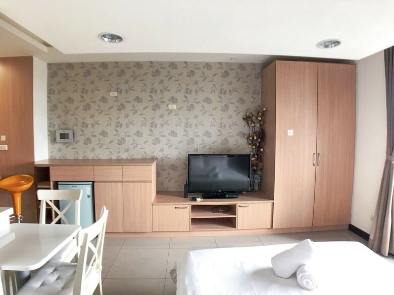 Q Square Apartment