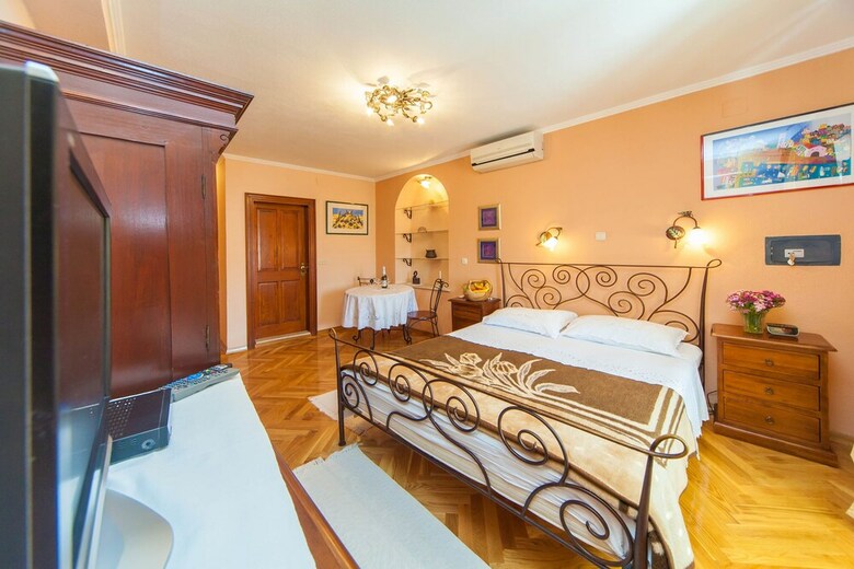 Hotel Arch Apartments By Irundo