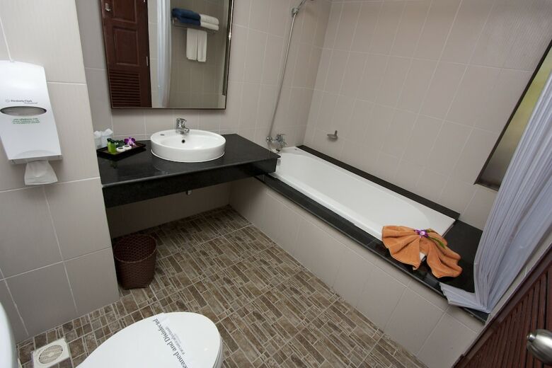Hotel Kata Sea Breeze Resort