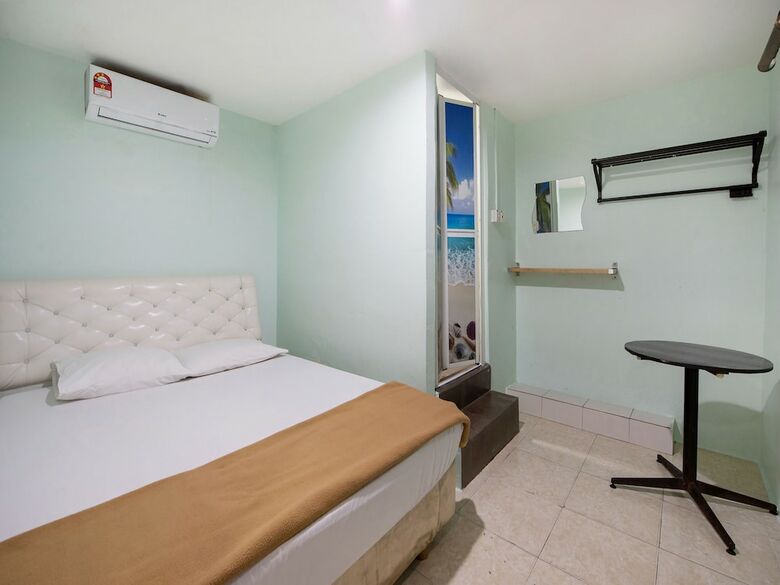 Oyo 89505 Hotel Sixty Six