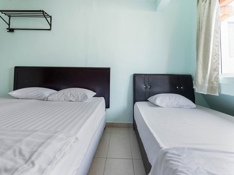 Oyo 89505 Hotel Sixty Six
