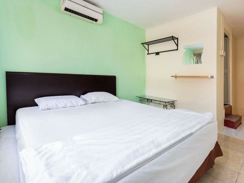 Oyo 89505 Hotel Sixty Six