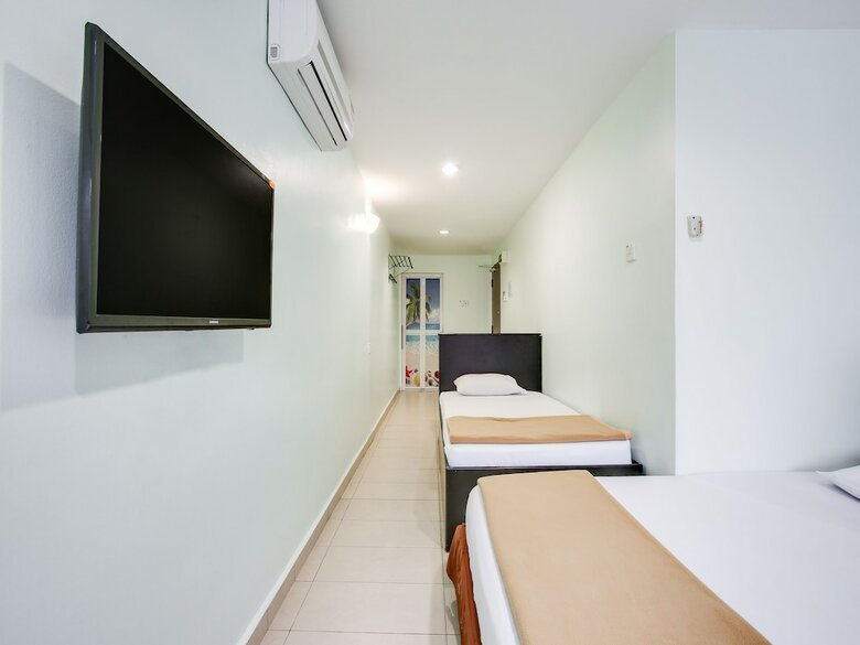 Oyo 89505 Hotel Sixty Six