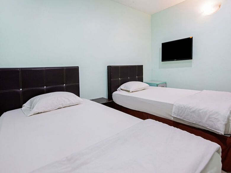 Oyo 89505 Hotel Sixty Six