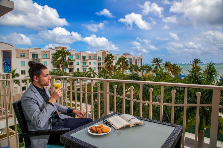 Mare Azur Design District Luxury Apartments