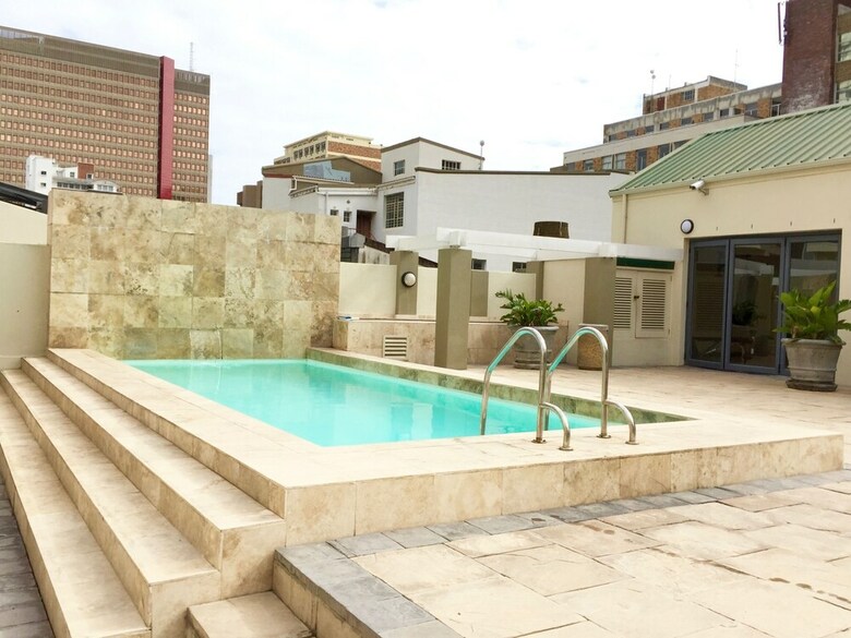 Apartamentos Urban Oasis At The Square