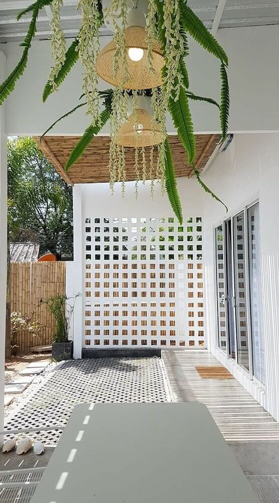 Hotel Na Kamala Homestay