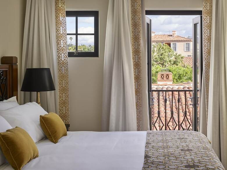 Hotel Plaza La Reina