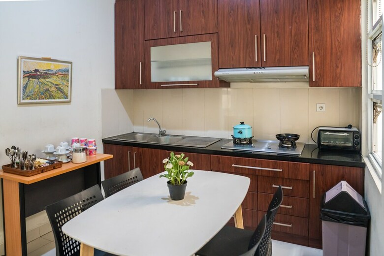 Hotel Legreen Suite Gatot Subroto
