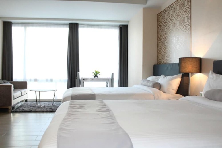 Hotel Csuites At Two Central Residences