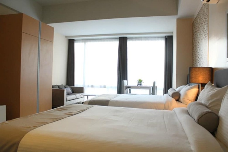 Hotel Csuites At Two Central Residences