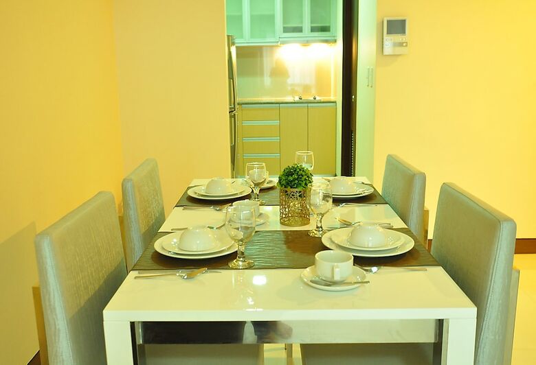 Hotel Csuites At Two Central Residences