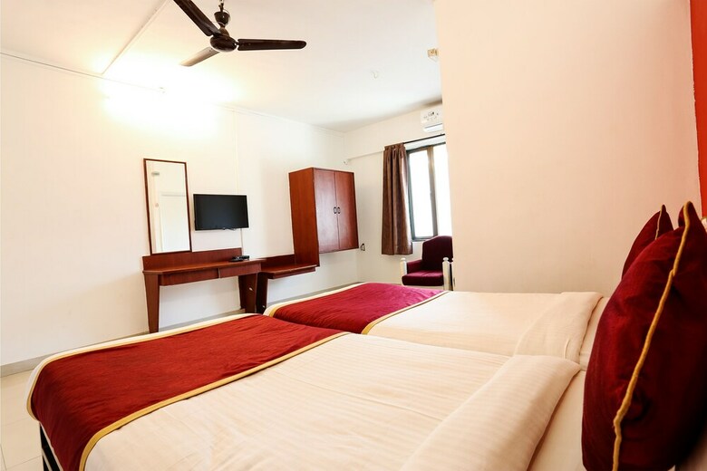 Hotel Hmr Royal Inn