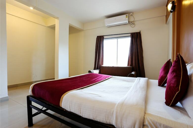 Hotel Hmr Royal Inn