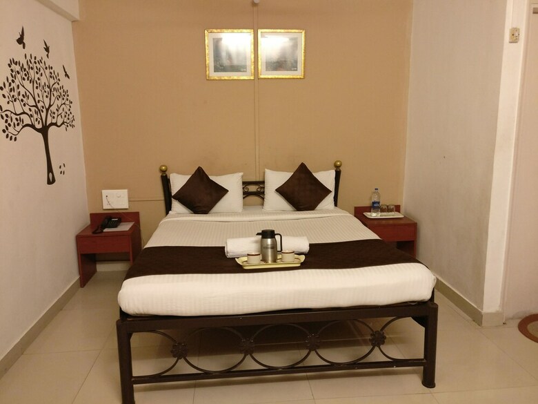 Hotel Hmr Royal Inn