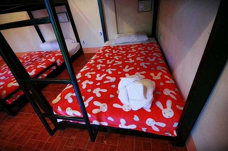 Hostal Baan Chalok Hostel