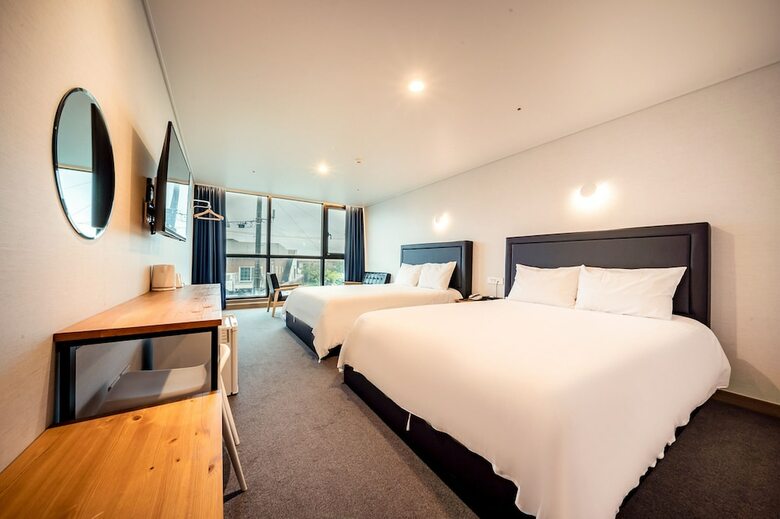 Sunrise Hotel Seopjikoji