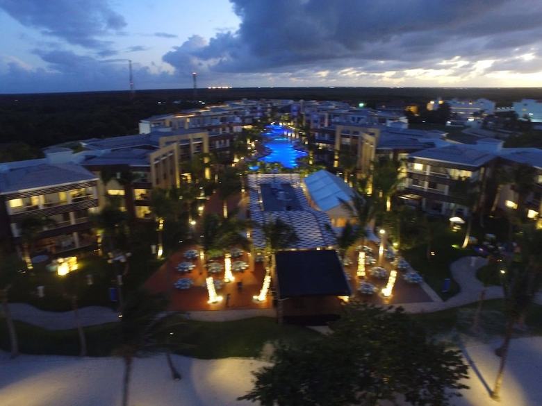 Beach Front Luxury Apartment - Bluebeach