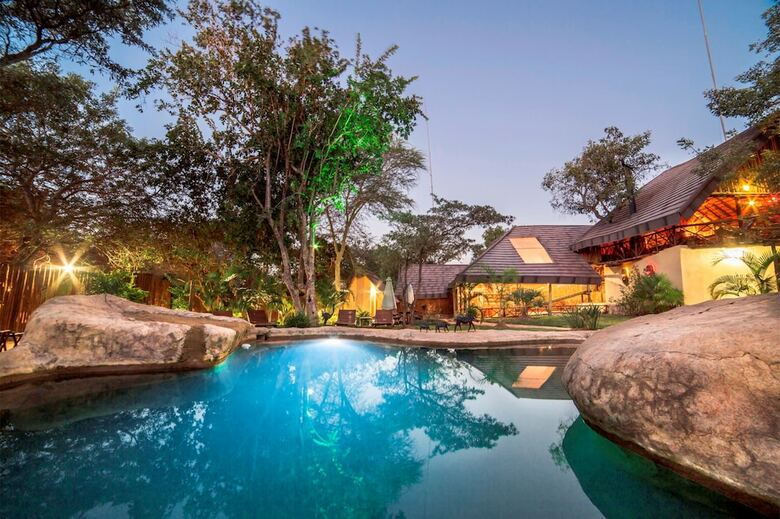 Cabana Pezulu Tree House Lodge