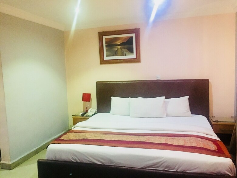 Whitehouse Hotels & Conference Centre