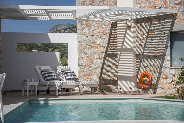 Cedar Bay Beachside Villas