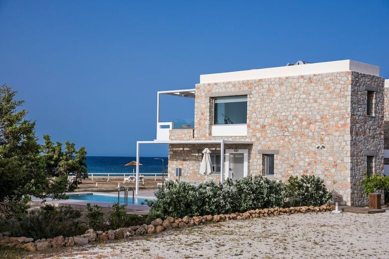 Cedar Bay Beachside Villas