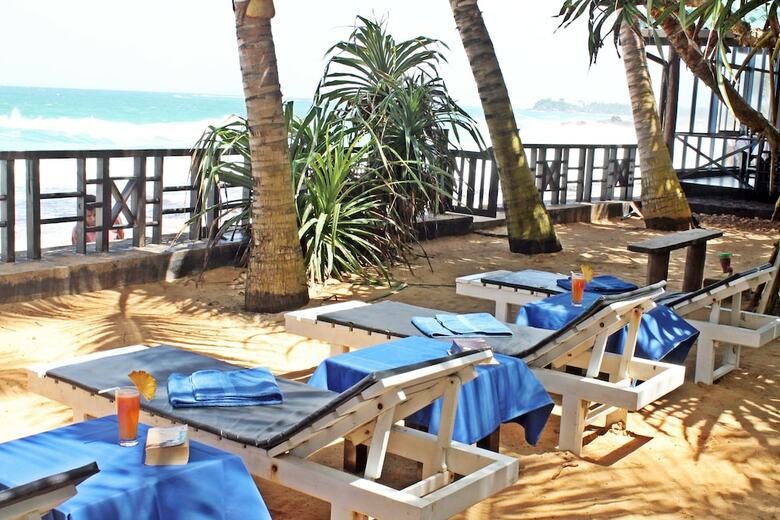 Hotel Dalawella Beach Resort By Deco