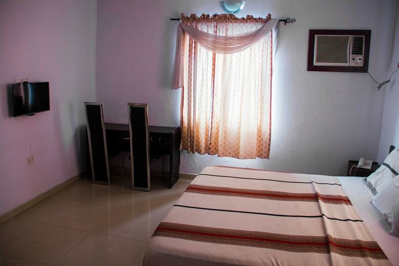 Kdt Hotels And Suites